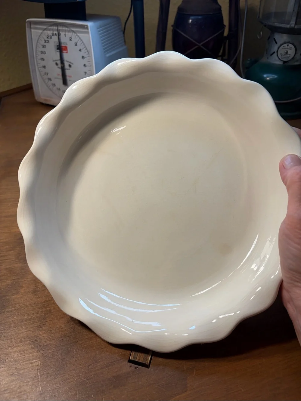 Ceramic Pie Holder/Keeper w/Lattice-Topped Lid Holds 8